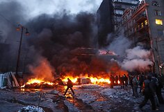 Kijeve protestuotojų deginamos padangos