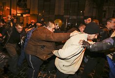 I&scaron;vedami protestuotojų sulaikyti policininkai, kurie buvo apsirengę civilių drabužiais