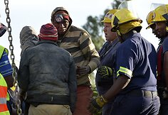 Gelbėjimo darbai nelegalioje Pietų Afrikos Respublikos aukso kasykloje