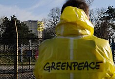 &bdquo;Greenpeace&ldquo; aktyvistai įsibrovė į Fesenheimo atominės elektrinės kompleksą rytų Prancūzijoje