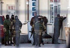 Rusijos kariai Simferopolyje suiminėja Ukrainos karius