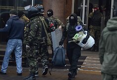 Kijeve iš „Dnipro“ viešbučio išeina „Pravyj sektor“ nariai