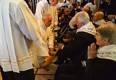 Popiežius Pranciškus 12-ai žmonių nuplovė kojas