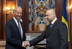 JAV viceprezidentas Joe Bidenas ir laikinasis Ukrainos prezidentas Oleksandras Turčynovas
