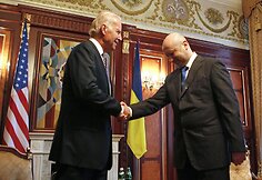 JAV viceprezidentas Joe Bidenas ir laikinasis Ukrainos prezidentas Oleksandras Turčynovas