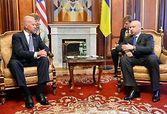JAV viceprezidentas Joe Bidenas ir laikinasis Ukrainos prezidentas Oleksandras Turčynovas