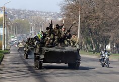 Rusų &scaron;arvuočai su &bdquo;žaliais žmogeliukais&ldquo; netoli Kramtorsko miesto