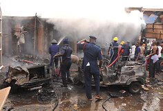 Sprogimo padariniai Džoso turgavietėje, Nigerijoje.