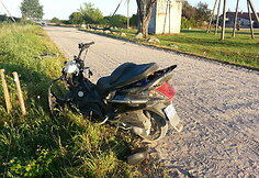 Motoroleris po avarijos Tauragės rajone 