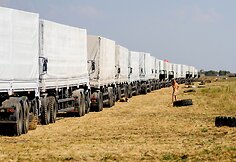Rusijos &bdquo;humanitarinės pagalbos&ldquo; sunkvežimiai prie Voronežo miesto