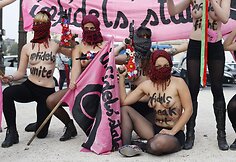 &bdquo;Femen&ldquo; protestas Paryžiuje 
