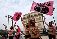 &bdquo;Femen&ldquo; protestas Paryžiuje 