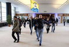 Kurdų demonstrantai įsiveržė į Europos Parlamentą. 