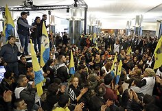 Kurdų demonstrantai įsiveržė į Europos Parlamentą. 