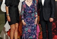 Albos kunigaikštienė Maria del Rosario Cayetana Fitz-James Stuart (centre) kartu su Cameron Diaz ir Tomu Cruiseu (2010 m.)