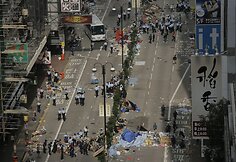 Honkonge pašalintos protestuotojų barikados ir stovyklos