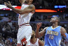 Derrickas Rose'as (su kamuoliu)
