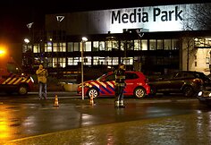 Policija prie „NOS“ televizijos pastato.