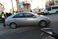 Mopedo &bdquo;Aprilia RS50&ldquo; ir automobilio &bdquo;Nissan Primera&ldquo; avarija Alytuje