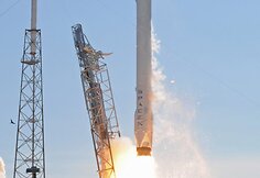 „SpaceX“ raketos pakilimas