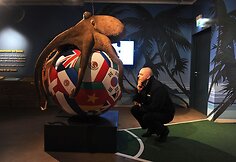 A&scaron;tuonkojo Paulio statula