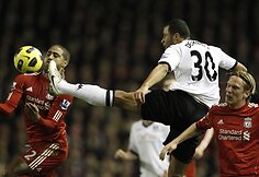 Glenas Johnsonas,  Mousa Dembele ir Christianas Poulsenas