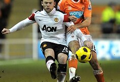 Wayne'as Rooney ir Luke'as Varney (de&scaron;inėje)