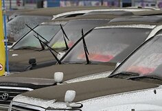 Vulkaniniai pelenai ant automobilių