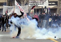 Protestuotojas nuspyrė a&scaron;arinių dujų balionėlį