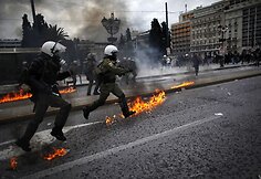 Policininkai vaiko protestuotojus