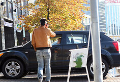 Dainininkė Mia savo &bdquo;Dodge Caliber" automobilyje.