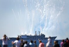 Karinio laivo „HMAS Adelaide“ skandinimo akimirka