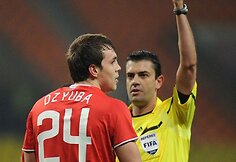 Artyomui Dzyuba rodoma geltonoji kortelė