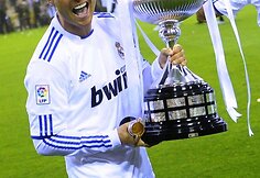 Cristiano Ronaldo laiko taurę