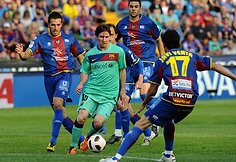 Lionelis Messi (centre)