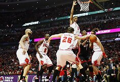 Chrisas Boshas apsuptas Čikagos &bdquo;Bulls&ldquo; krep&scaron;ininkų