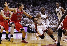 Dwyane'as Wade'as veržiasi link krepšio
