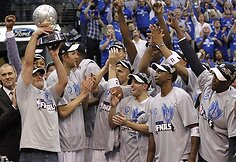 Dalaso &bdquo;Mavericks&ldquo; krep&scaron;ininkai su NBA Vakarų konferencijos trofėjumi