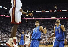 LeBronas Jamesas deda į krep&scaron;į.