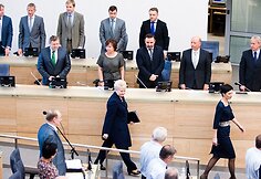 Dalia Grybauskaitė (centre apačioje)