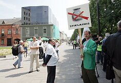 Protestuotojai prie „stiklainio“