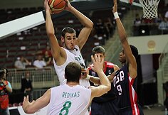 Jonas Valančiūnas (su kamuoliu)