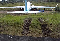 Sulūžęs „Boeing 737-800“ lėktuvas