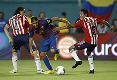 Carlos Carmona (centre)