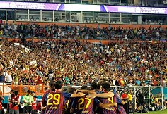 Ispanijos futbolininkai džiaugiasi įvarčiu.