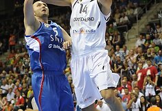 Milanas Macvanas (kairėje) ir Dirkas Nowitzki