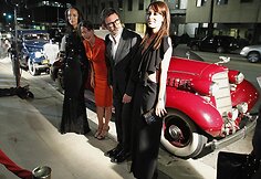 Carmen Chaplin (kairėje), aktorė Berenice Bejo ir Michelis Hazanavicius (centre), Dolores Chaplin (de&scaron;inėje))
