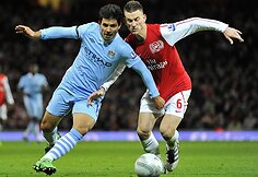 Sergio Aguero (kairėje) ir Laurentas Koscielny