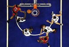 Istorinėse NBA rungtynėse Londone „Nets“ nugalėjo Lino Kleizos ekipą
