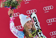 Amerikietei Lindsey Vonn – pirmasis sezono pasaulio taurės čempionės titulas